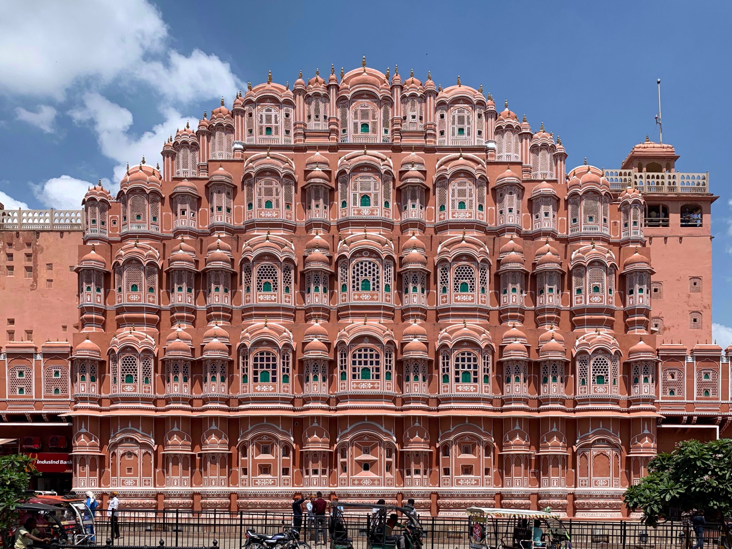 East_facade_Hawa_Mahal_Jaipur_from_ground_level_(July_2022)_-_img_01